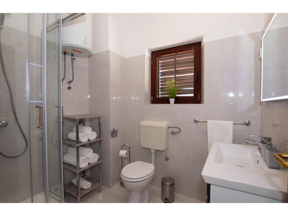 White Diamond Apartment Vrsi Exterior photo