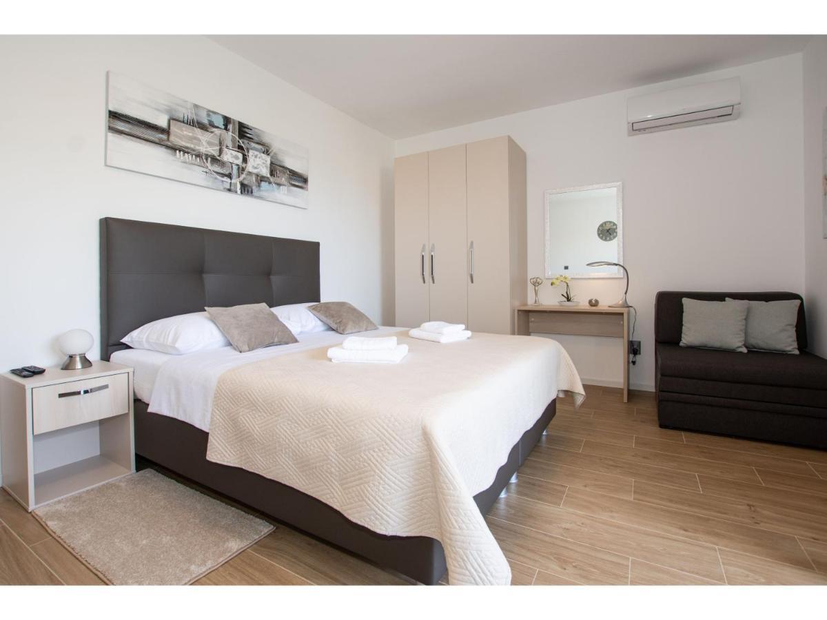 White Diamond Apartment Vrsi Exterior photo